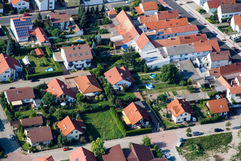 Vue aérienne de Rue Albert Einstein à Haßloch dans le département Rhénanie-Palatinat, Allemagne