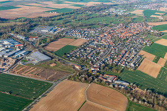 Rohrbach dans le département Rhénanie-Palatinat, Allemagne vu d'un drone