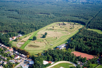 Vue aérienne de Piste de l'hippodrome - piste de trot à Haßloch dans le département Rhénanie-Palatinat, Allemagne