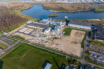 Photographie aérienne de Construction de la nouvelle centrale électrique à gaz et hydrogène de l'usine de papier Palm GmbH & Co. KG dans la zone industrielle de Wörth-Oberwald à Wörth am Rhein dans le département Rhénanie-Palatinat, Allemagne