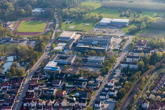 Vue aérienne de Nouveau bâtiment à l'IGS Kandel à Kandel dans le département Rhénanie-Palatinat, Allemagne