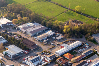 Vue aérienne de Zone industrielle de Horst avec Der Innenausbauer IV eK, MSV GmbH Medical Systems, Frey Metalltechnik, propriétaire Dipl.-Ing. Matthias Frey eK et ArcoSYS Computervertriebs GmbH à le quartier Minderslachen in Kandel dans le département Rhénanie-Palatinat, Allemagne