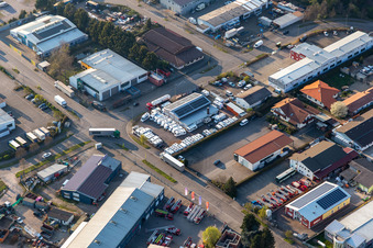 Vue aérienne de Zone industrielle de Horst avec Der Innenausbauer IV eK, MSV GmbH Medical Systems, Frey Metalltechnik, propriétaire Dipl.-Ing. Matthias Frey eK et Automotive and Caravan Service Messinger à le quartier Minderslachen in Kandel dans le département Rhénanie-Palatinat, Allemagne