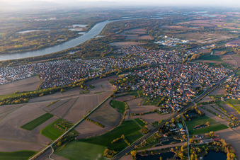 Vue d'oiseau de Drusenheim dans le département Bas Rhin, France