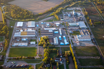 Vue aérienne de Installations techniques du parc industriel Dow Agrosciences à Drusenheim dans le département Bas Rhin, France