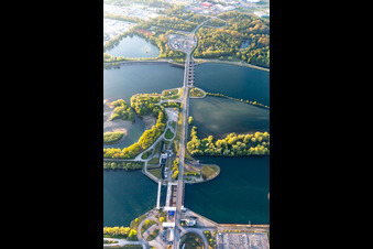 Photographie aérienne de Centrale hydroélectrique EDF de Gambsheim. Écluse du Rhin Freistett à le quartier Freistett in Rheinau dans le département Bade-Wurtemberg, Allemagne