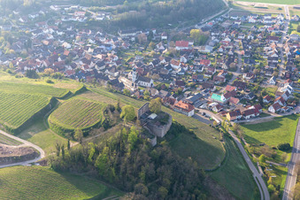 Vue aérienne de Château de Lichteneck à le quartier Hecklingen in Kenzingen dans le département Bade-Wurtemberg, Allemagne