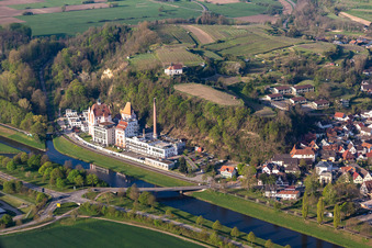Vue aérienne de Bar Römerbräu à Riegel am Kaiserstuhl dans le département Bade-Wurtemberg, Allemagne