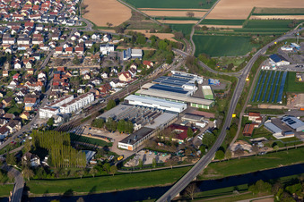 Vue oblique de Vue des rues et des maisons dans les quartiers résidentiels à Riegel am Kaiserstuhl dans le département Bade-Wurtemberg, Allemagne
