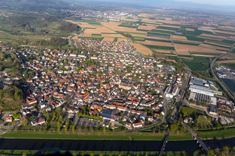 Vue aérienne de Riegel am Kaiserstuhl dans le département Bade-Wurtemberg, Allemagne