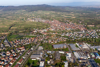 Vue aérienne de Bahlingen am Kaiserstuhl dans le département Bade-Wurtemberg, Allemagne