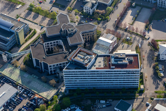 Vue aérienne de Zone commerciale et implantation d'entreprise Haid avec Haufe.Group à le quartier Saint Georgen-Nord in Freiburg im Breisgau dans le département Bade-Wurtemberg, Allemagne