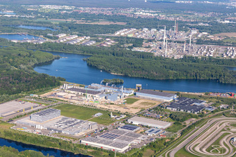 Vue aérienne de Bâtiment de l'entreprise Papierfabrik Palm GmbH & Co. KG | Usine Wörth am Rhein avec halls, bâtiments d'entreprise et installations de production à Wörth am Rhein dans le département Rhénanie-Palatinat, Allemagne