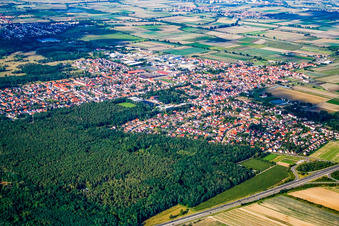 Vue aérienne de Vue de la ville depuis le sud-ouest à Maxdorf dans le département Rhénanie-Palatinat, Allemagne