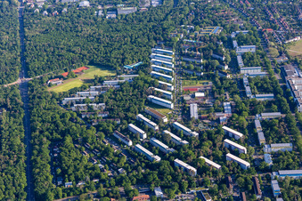 Vue aérienne de Tennessee Allee à le quartier Nordstadt in Karlsruhe dans le département Bade-Wurtemberg, Allemagne