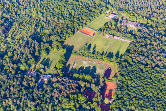 Vue aérienne de SPVgg Olympia-Hertha à le quartier Oststadt in Karlsruhe dans le département Bade-Wurtemberg, Allemagne