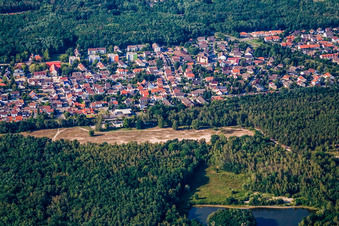 Vue aérienne de Vue de la ville d'Entenweiher depuis le sud à Birkenheide dans le département Rhénanie-Palatinat, Allemagne