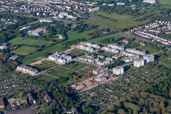 Vue aérienne de Parc technologique, chantier de construction sur Emmy-Noether-Straße à le quartier Rintheim in Karlsruhe dans le département Bade-Wurtemberg, Allemagne