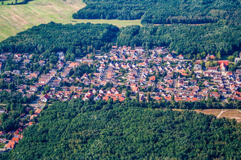 Vue aérienne de Vue de la ville depuis le sud à Birkenheide dans le département Rhénanie-Palatinat, Allemagne