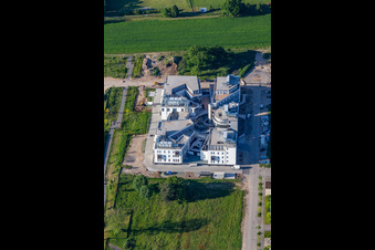Vue aérienne de Chantier de construction d'un nouveau bâtiment de recherche et d'un complexe de bureaux sur la Wilhelm-Schickard-Straße dans le parc technologique Karlsruhe à le quartier Rintheim in Karlsruhe dans le département Bade-Wurtemberg, Allemagne