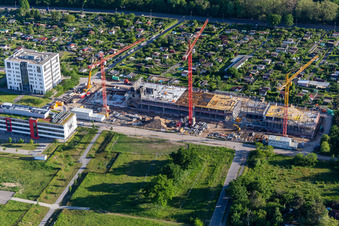 Vue aérienne de Chantier de construction du nouveau bâtiment de bureaux de Vector Informatik GmbH dans la Emmy-Noether-Straße dans le parc technologique Karlsruhe à le quartier Rintheim in Karlsruhe dans le département Bade-Wurtemberg, Allemagne
