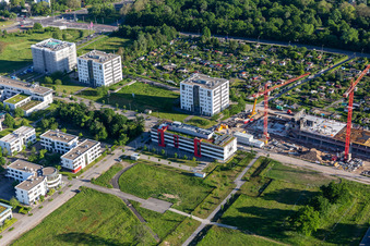 Vue oblique de Parc technologique, chantier de construction sur Emmy-Noether-Straße à le quartier Rintheim in Karlsruhe dans le département Bade-Wurtemberg, Allemagne