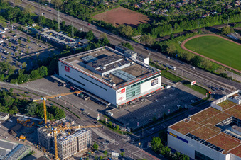 Vue aérienne de XXXLutz Mann Furniture Karlsruhe à le quartier Rintheim in Karlsruhe dans le département Bade-Wurtemberg, Allemagne
