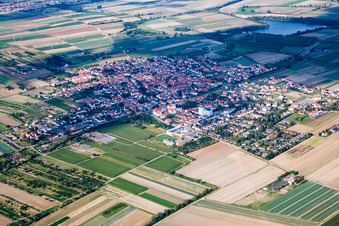 Photographie aérienne de Vue des rues et des maisons dans les quartiers résidentiels à Lambsheim dans le département Rhénanie-Palatinat, Allemagne
