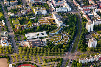 Vue aérienne de École Elisabeth Selbert à le quartier Südweststadt in Karlsruhe dans le département Bade-Wurtemberg, Allemagne