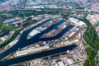 Vue aérienne de Aperçu des ports rhénans de Karlsruhe à le quartier Mühlburg in Karlsruhe dans le département Bade-Wurtemberg, Allemagne