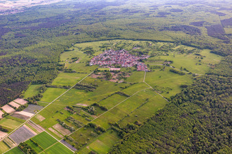 Quartier Büchelberg in Wörth am Rhein dans le département Rhénanie-Palatinat, Allemagne du point de vue du drone
