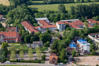 Vue aérienne de Centre de soutien Caritas St. Laurentius et Paulus, école spécialisée de Landau à Landau in der Pfalz dans le département Rhénanie-Palatinat, Allemagne