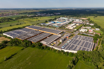 Zone industrielle et commerciale de Landau Est avec usine de pneus Michelin et APL Automobil-Prüftechnik Landau GmbH à Landau in der Pfalz dans le département Rhénanie-Palatinat, Allemagne hors des airs