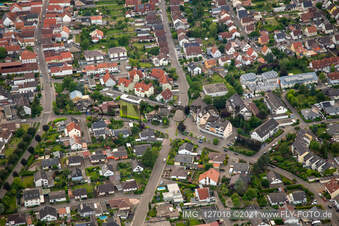 Offenbach an der Queich dans le département Rhénanie-Palatinat, Allemagne du point de vue du drone