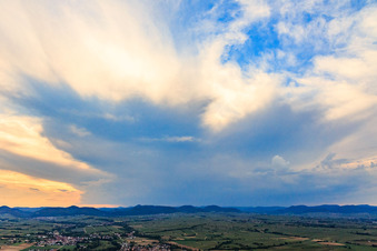 Vue aérienne de Orages sur le Palatinat du Sud à le quartier Klingen in Heuchelheim-Klingen dans le département Rhénanie-Palatinat, Allemagne