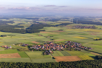 Vue oblique de Quartier Ebertshausen in Üchtelhausen dans le département Bavière, Allemagne