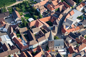 Vue aérienne de Brenngasse à Großkarlbach dans le département Rhénanie-Palatinat, Allemagne