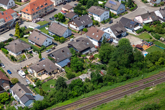 Dans la roseraie à Winden dans le département Rhénanie-Palatinat, Allemagne hors des airs