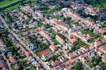 Vue aérienne de Centre scolaire Albert Schweitzer à Altlußheim dans le département Bade-Wurtemberg, Allemagne