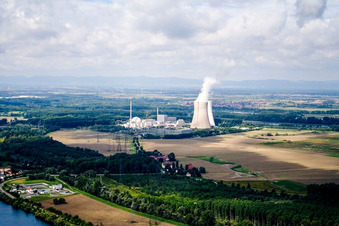 Vue aérienne de La centrale nucléaire d'EnBW sur le Rhin à Philippsburg dans le département Bade-Wurtemberg, Allemagne