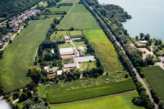 Vue aérienne de Aménagement paysager de Weick Garden, jardinage de cimetière à le quartier Huttenheim in Philippsburg dans le département Bade-Wurtemberg, Allemagne