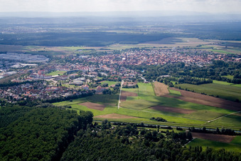 Vue aérienne de Du nord à le quartier Graben in Graben-Neudorf dans le département Bade-Wurtemberg, Allemagne