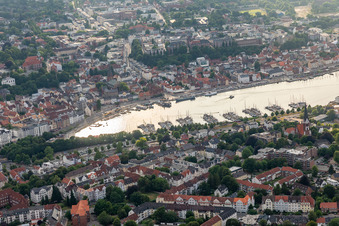 Vue aérienne de Port, fjord à le quartier Kielseng in Flensburg dans le département Schleswig-Holstein, Allemagne