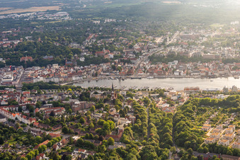 Vue aérienne de Centre-ville dans le quartier du centre-ville Am Hafendamm à le quartier Kielseng in Flensburg dans le département Schleswig-Holstein, Allemagne
