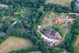 Vue aérienne de Centre d'éducation pour enfants, jeunes et adultes dans le Klimapark artefact gGmbH à Glücksburg dans le département Schleswig-Holstein, Allemagne