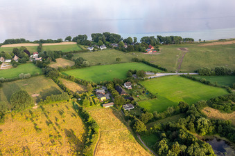 Vue aérienne de Maison du ferry Holnis à le quartier Holnis in Glücksburg dans le département Schleswig-Holstein, Allemagne