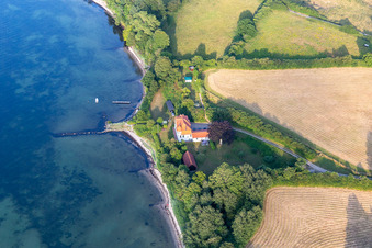 Vue aérienne de Sur la tombe du marin à le quartier Holnis in Glücksburg dans le département Schleswig-Holstein, Allemagne