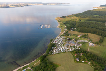 Photographie aérienne de Camping Bockholmwik, restaurant Bock 19, port de plaisance de Bockholmwik à le quartier Rüde in Munkbrarup dans le département Schleswig-Holstein, Allemagne