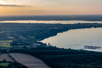 Vue aérienne de Fjord extérieur de Flensburg à le quartier Rüde in Bockholmwik dans le département Schleswig-Holstein, Allemagne
