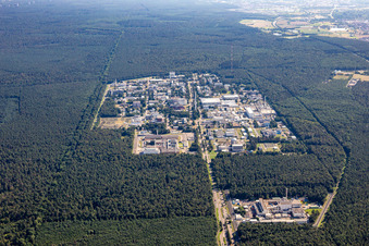 Vue aérienne de Campus KIT Nord vu du nord à le quartier Leopoldshafen in Eggenstein-Leopoldshafen dans le département Bade-Wurtemberg, Allemagne